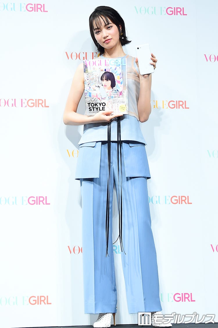 日本代表のファッションアイコン 小松菜奈は 個性と美しさが際立っている 爽やかな春のマニッシュ レディコーデで登場 モデルプレス 日本代表のファッションアイコン 小松菜奈は 個性と美しさが際立っている 爽やかな春のマニッシュ レディコーデで登場 モデルプレス