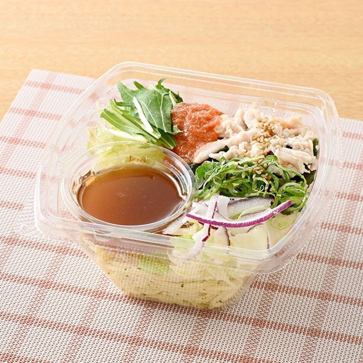 ファミリーマートの青じそ香る！博多明太子と蒸し鶏のパスタサラダのビジュアル