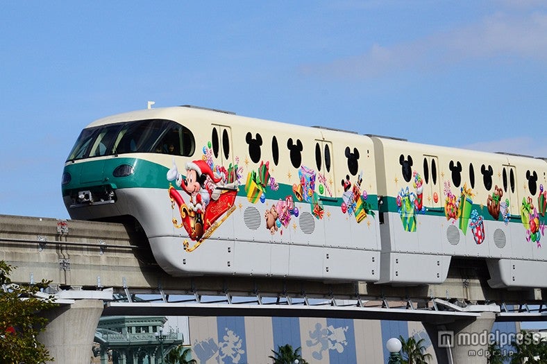 ディズニー、クリスマス限定ラッピングライナー　今年初仕様のつり革も