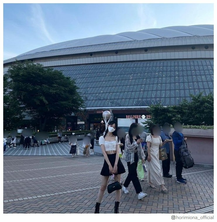 堀未央奈、“Y2Kファッション”でNCT 127ライブ参戦 「スタイル抜群すぎる」「オーラ半端ない」の声