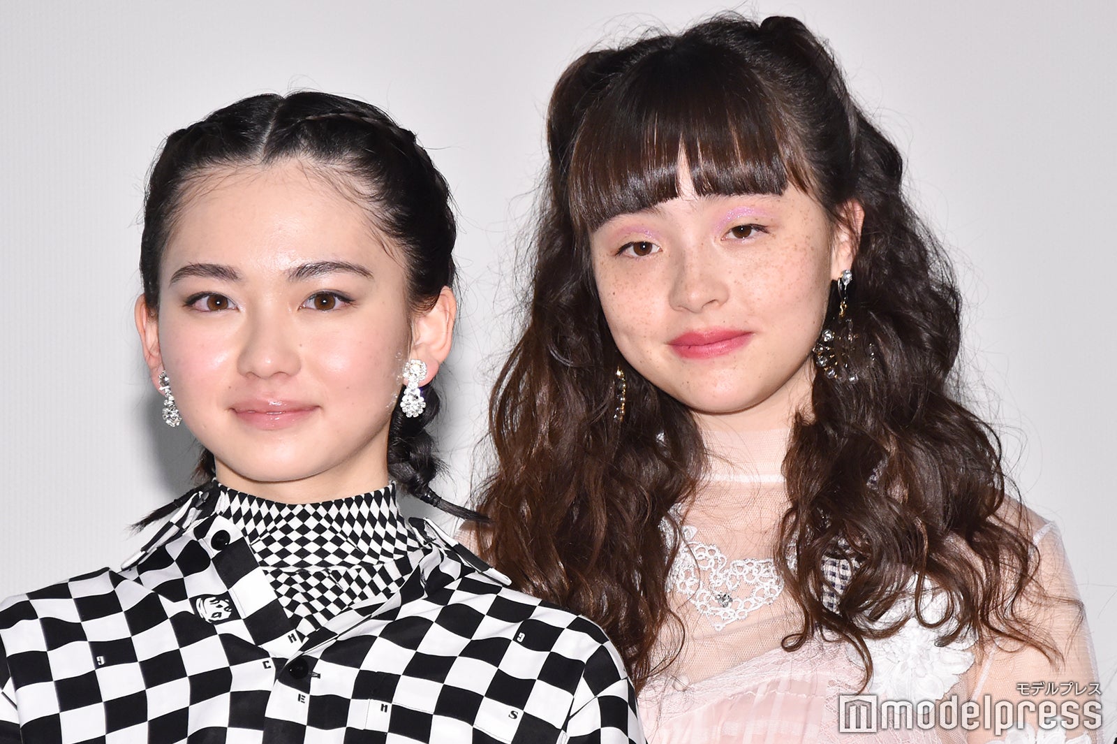 山田杏奈、モトーラ世理奈 （C）モデルプレス