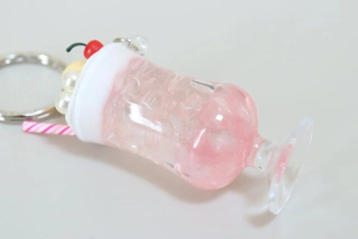 ダイソー　キーホルダー（アイスフロート、C）