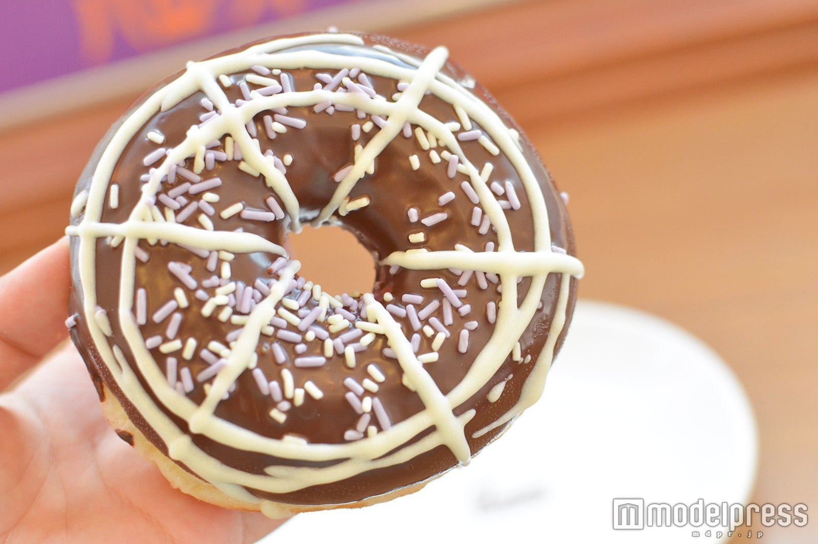 クモの巣をイメージしたチョコリング（C）モデルプレス