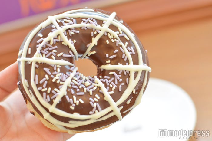 クモの巣をイメージしたチョコリング(C)モデルプレス