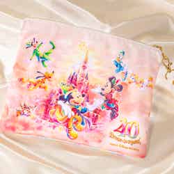 東京ディズニーランドホテル東京ディズニーリゾート40周年“ドリームゴーラウンド”スペシャルルームビッグアメニティーポーチ(イメージ)(C)Disney