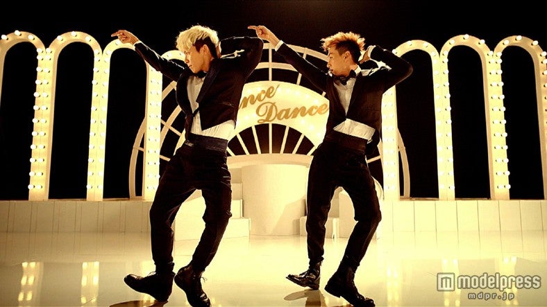 2人の持ち味であるダンスを存分に楽しめる／SUPER JUNIOR DONGHAE＆EUNHYUK「I WANNA DANCE」ミュージックビデオより