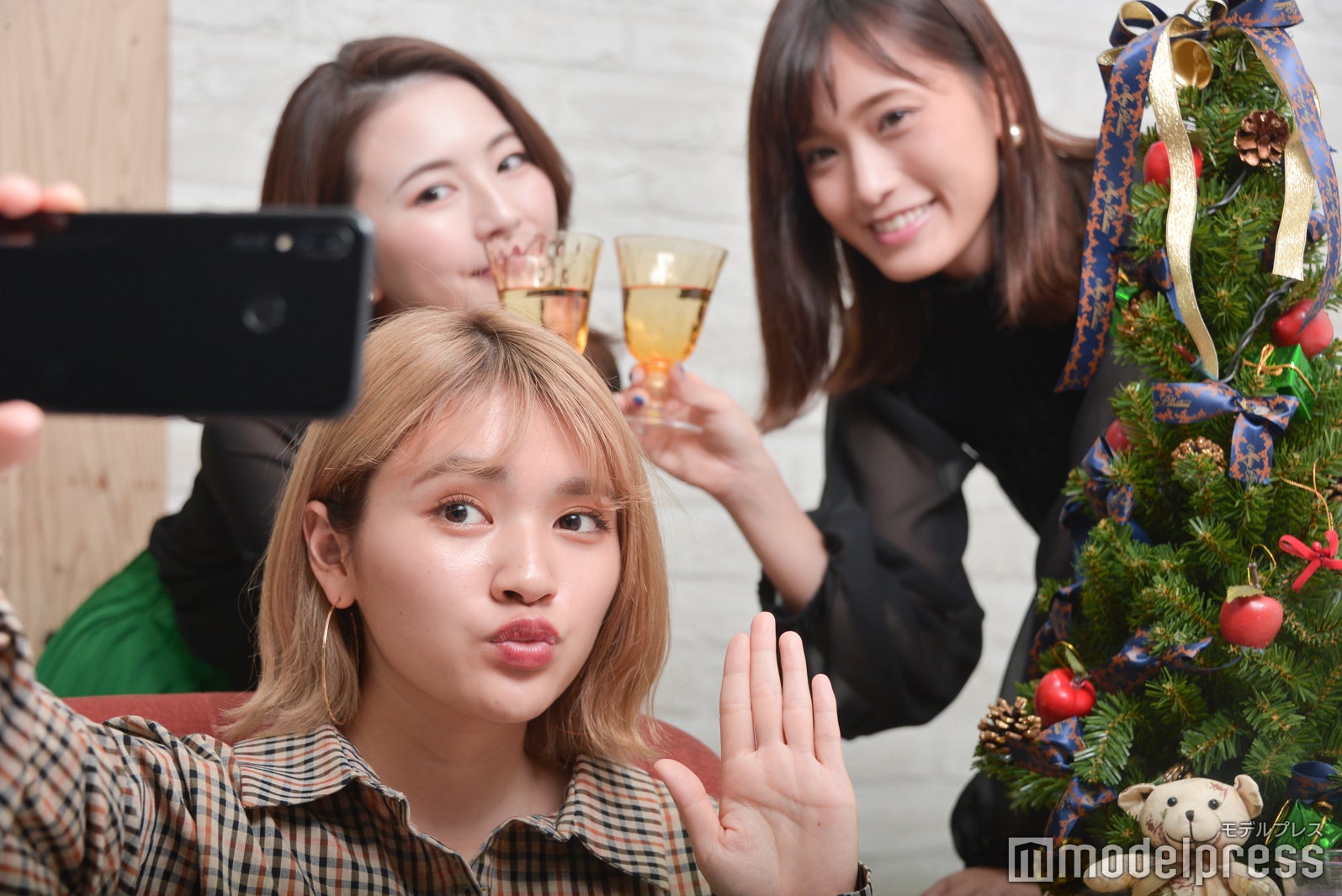 手をかざすだけでカウントダウンが始まる（C）モデルプレス