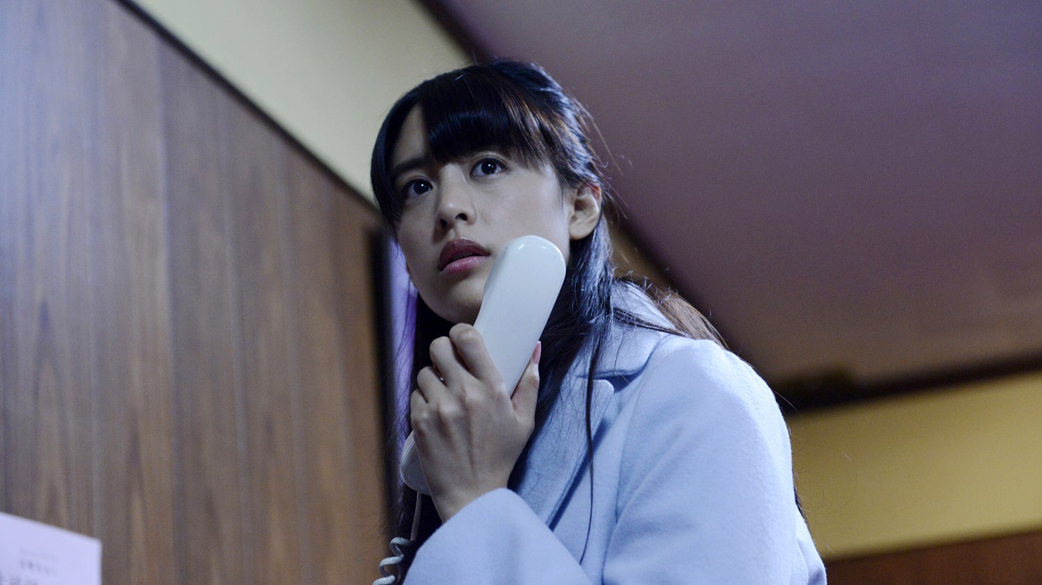 劇中カット：山本美月（C）2016「貞子vs伽椰子」製作委員会