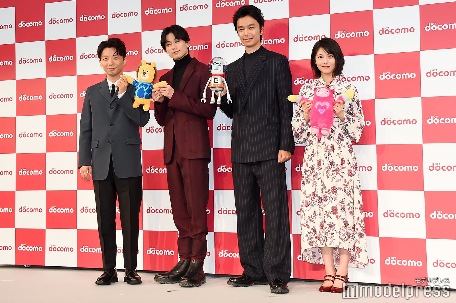 星野源、新田真剣佑、長谷川博己、浜辺美波（C）モデルプレス