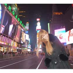 美女とペット No 1キャバ嬢モデル兼社長 愛沢えみりのセレブわんこ ティアラ モデルプレス