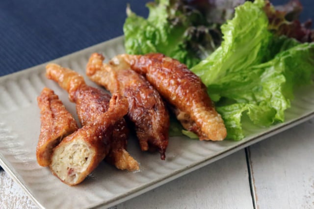 鶏皮ぎょうざをパッケージ通りに調理