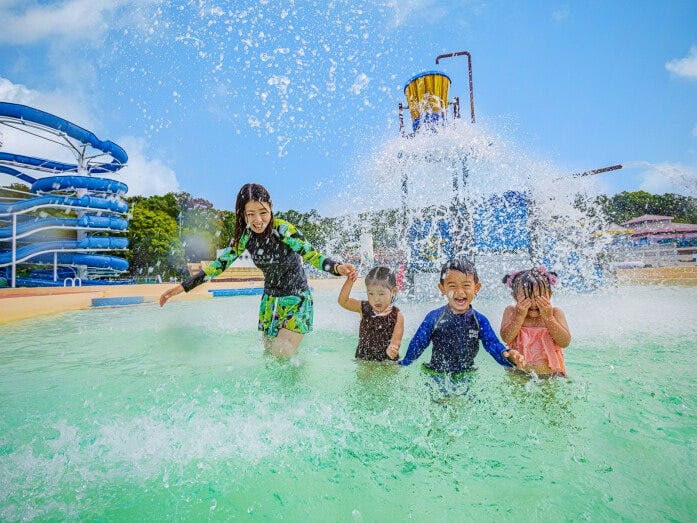 「ばっしゃ～ん」の水深は45cm。親子で遊べます