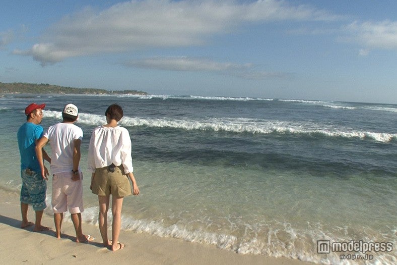 「ドリームビーチハッツ＆カフェパンダン」の目の前はビーチ／画像提供：TBS