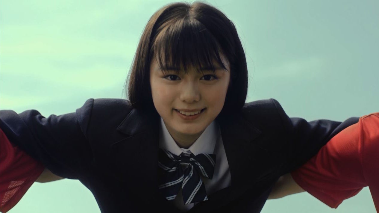 紺野彩夏／「読売中高生新聞」新CM円陣篇より（画像提供：読売中高生新聞）