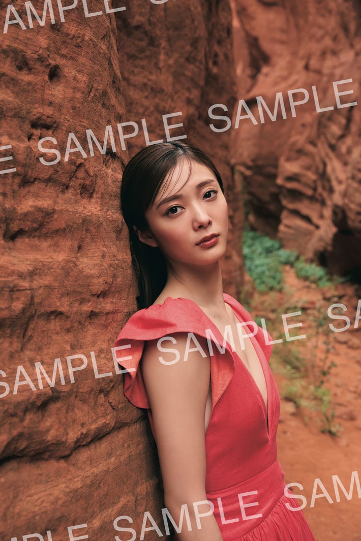 田村保乃 2nd写真集「隣の席になりたい」通常盤書店別特典（【紀伊國屋書店】紀伊國屋書店ウェブストア含む）／撮影：三瓶康友（C）講談社