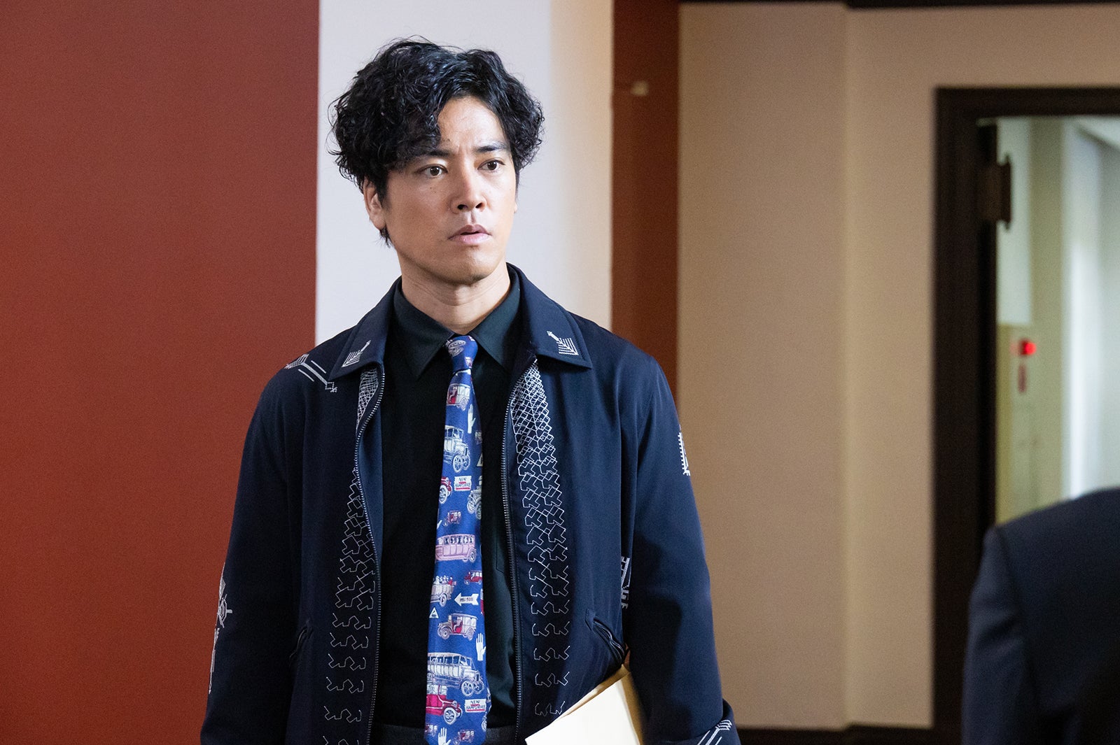 桐谷健太「ケイジとケンジ、時々ハンジ。」第2話より（C）テレビ朝日