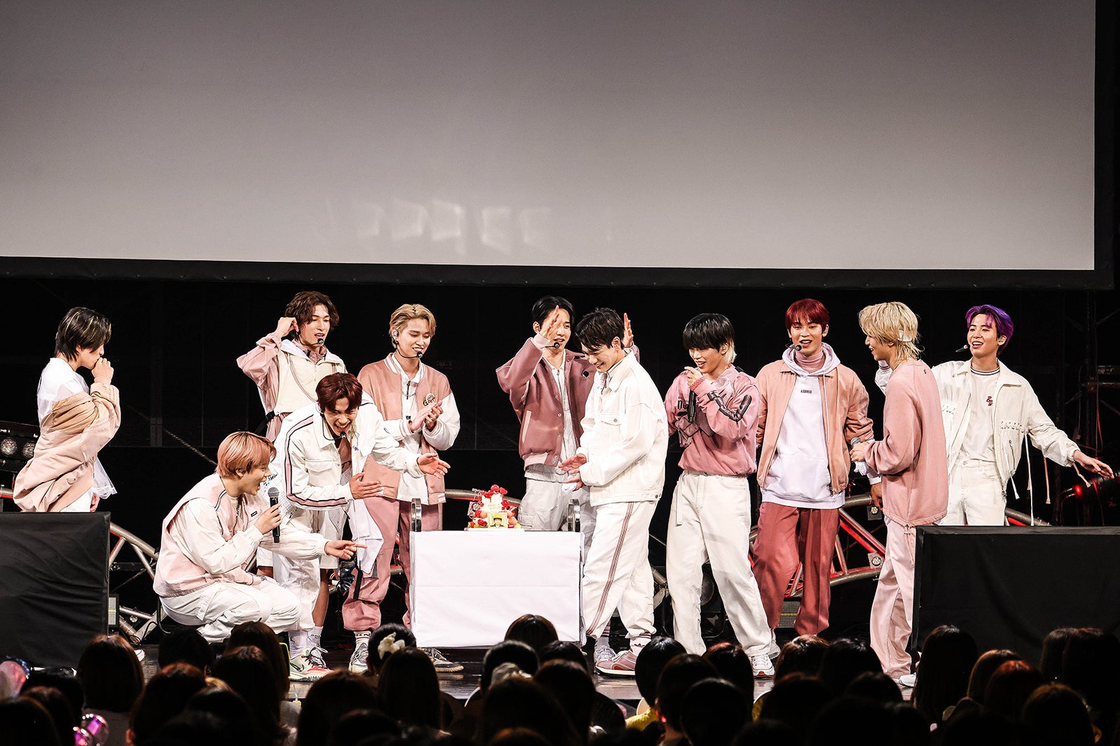 JO1豆原一成、20歳バースデーをメンバーが祝福「すごく早く感じることも沢山あった」＜「KIZUNA」リリース記念イベント＞