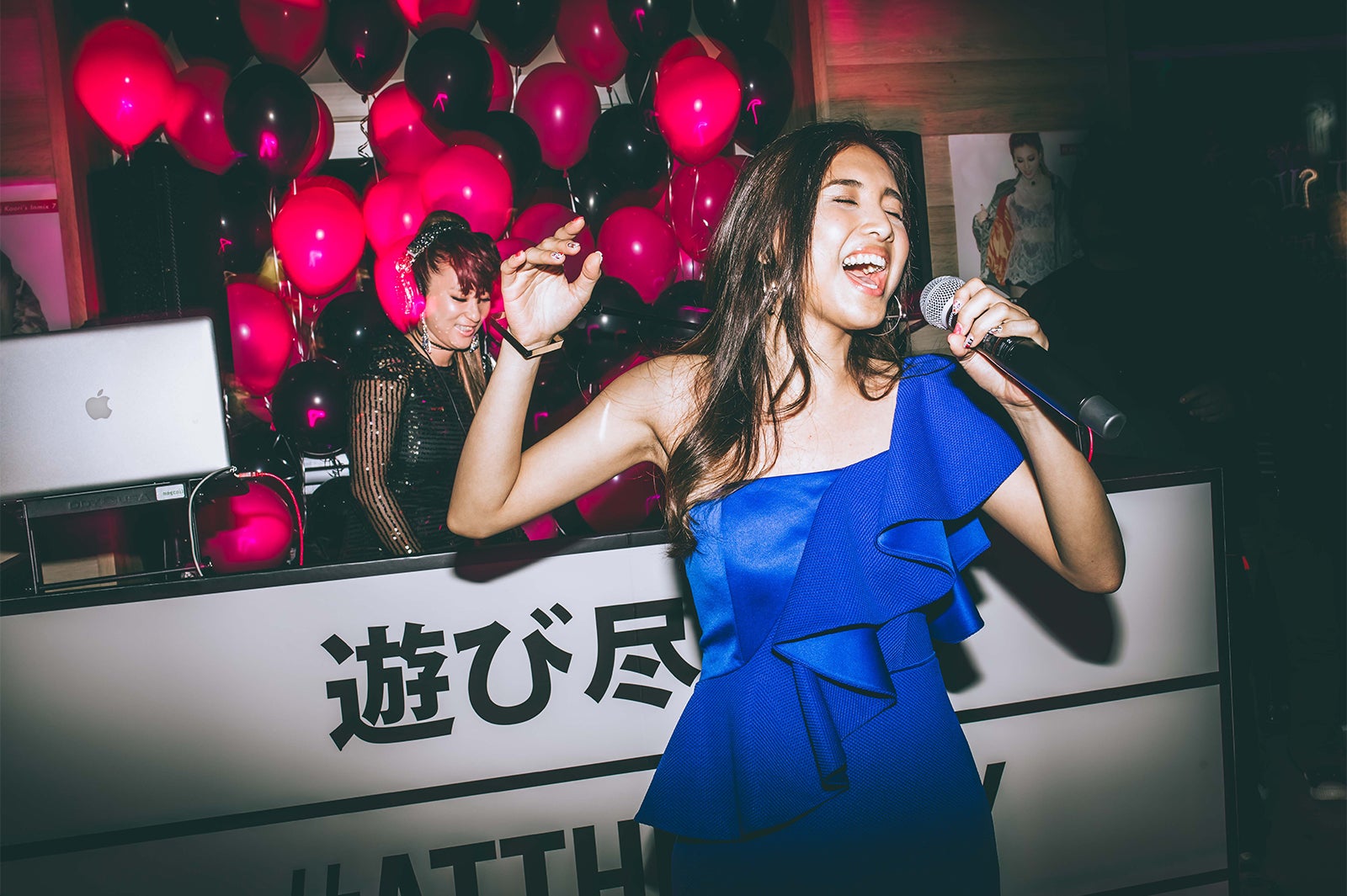 （手前から）Beverly、DJ KAORI／画像提供：モクシー東京錦糸町