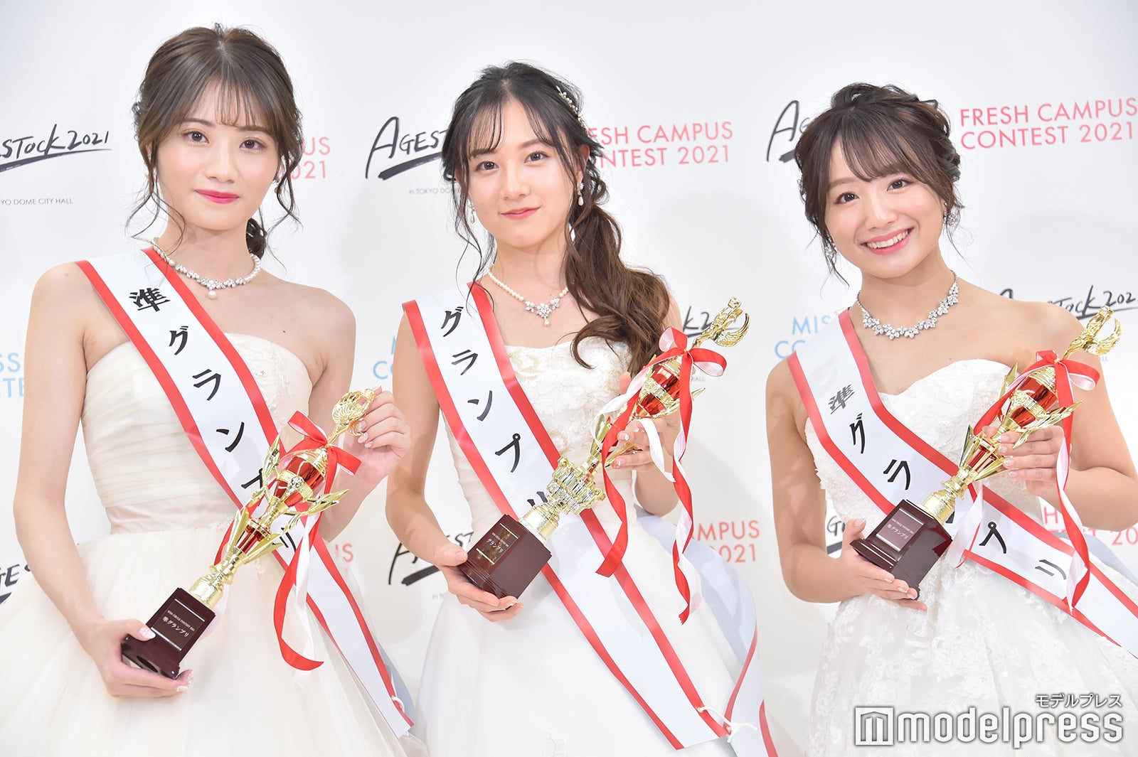 古本かほりさん、友恵温香さん、鈴木みゆうさん（C）モデルプレス