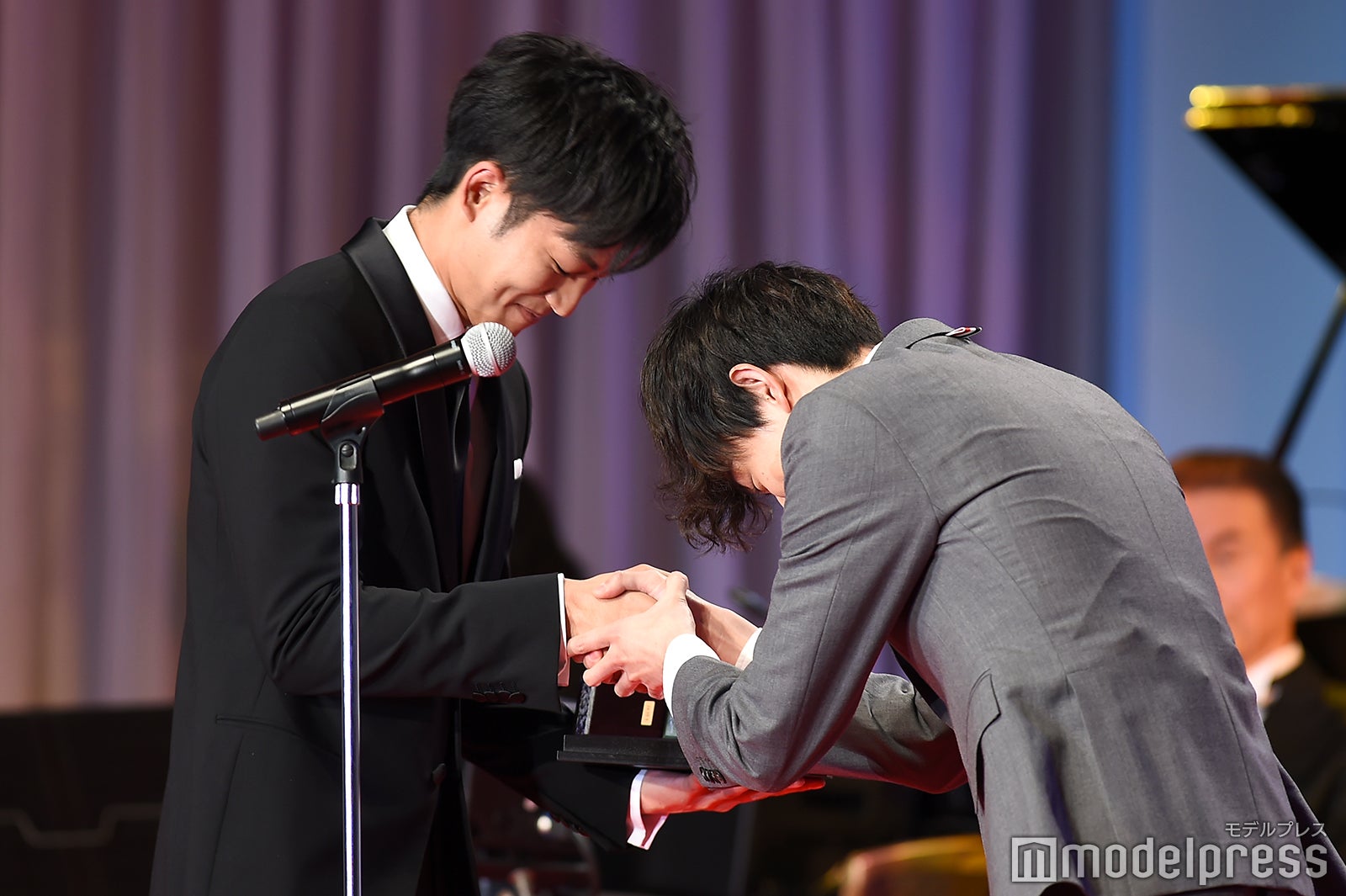 松坂桃李、菅田将暉 （C）モデルプレス