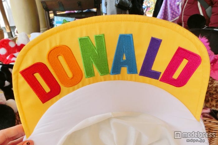 裏にはカラフルなロゴ入り/ドナルド