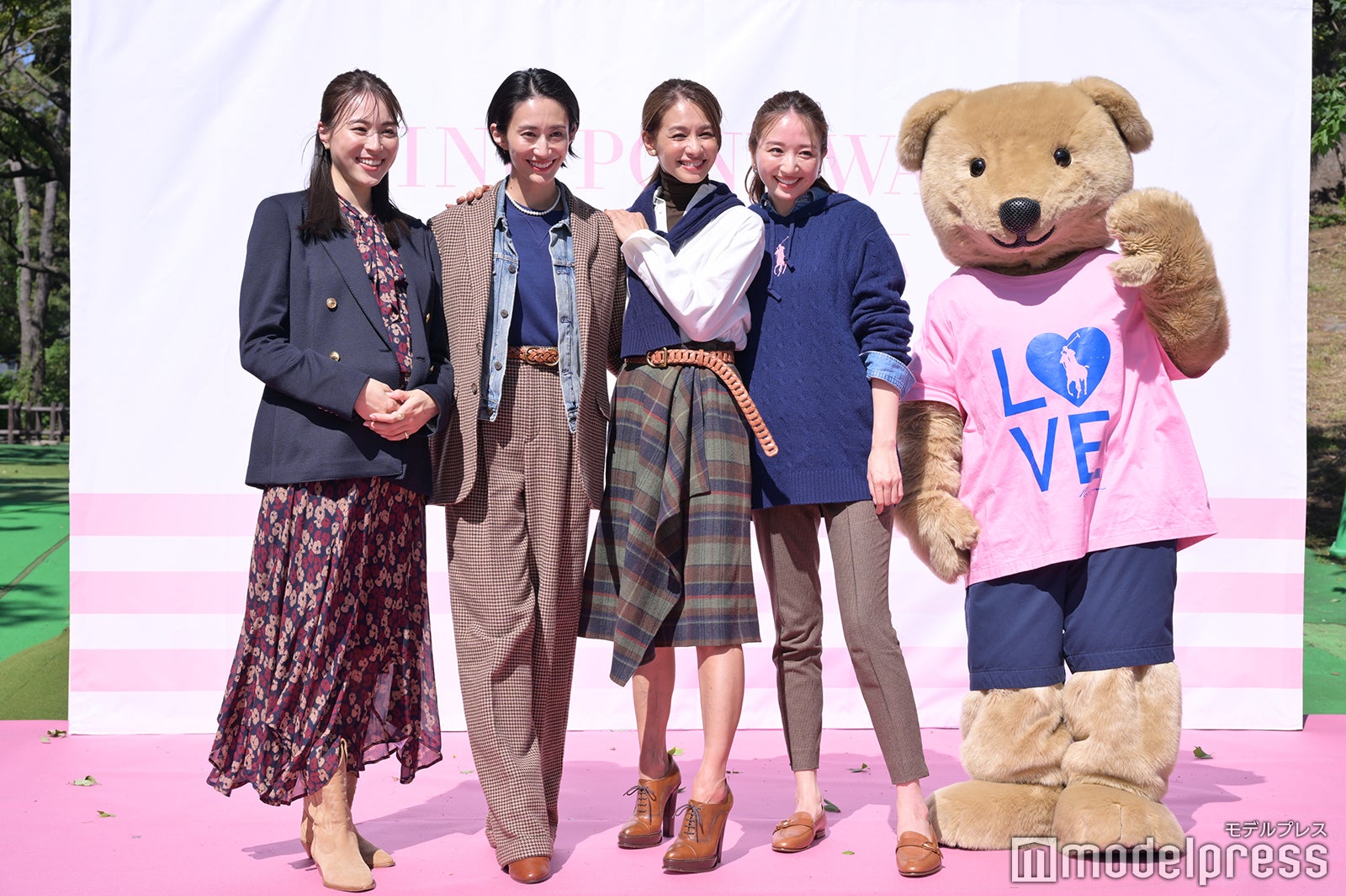 （中央）神山まりあ、稲沢朋子、鹿沼憂妃（C）モデルプレス