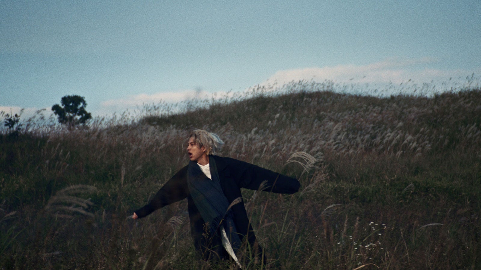 志尊淳（C）2019-2020 SQUARE ENIX CO., LTD. All Rights Reserved. Co-Developed by gumi Inc. LOGO ILLUSTRATION:（C）2018 YOSHITAKA AMANO