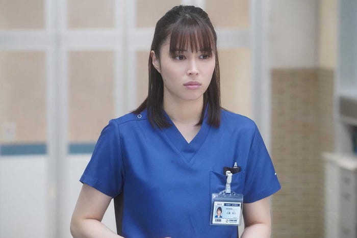 ラジエーションハウスの現状に思い悩む、広瀬裕乃を演じる広瀬アリス (C)フジテレビ