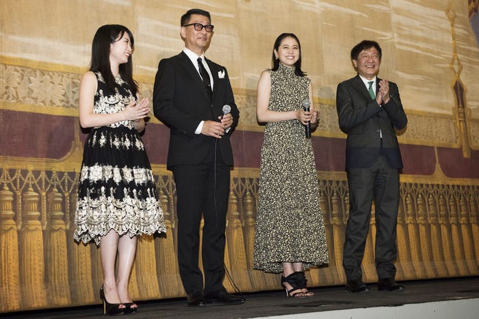(左から)志田未来、中井貴一、長澤まさみ、君塚良一監督
