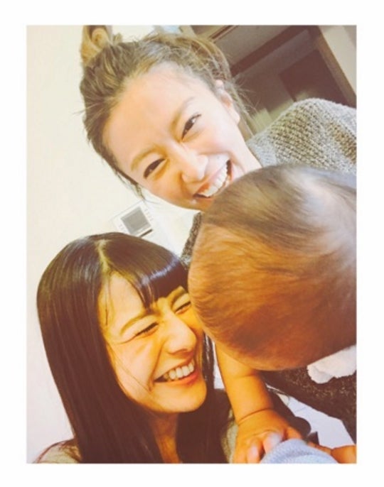 里田まいの長男と初対面のスザンヌ／スザンヌオフィシャルブログ（Ameba）より