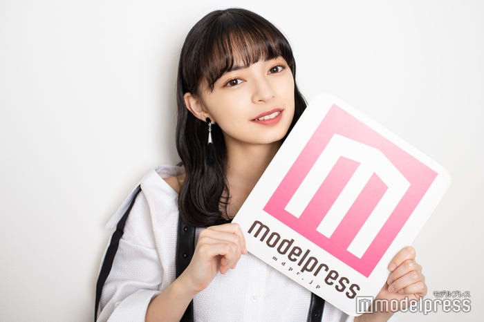 上國料萌衣(C)モデルプレス