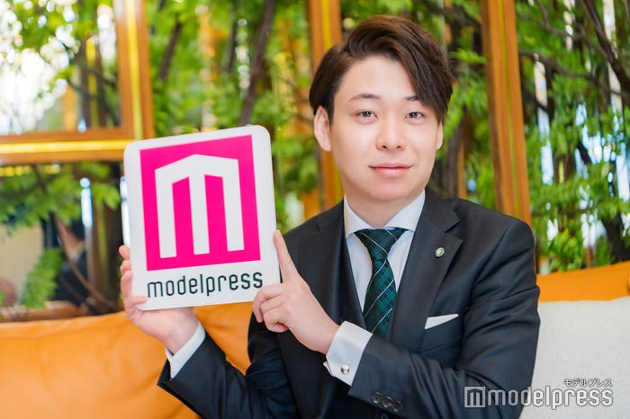 山崎隼人氏「バルセロナグループ」(C)モデルプレス