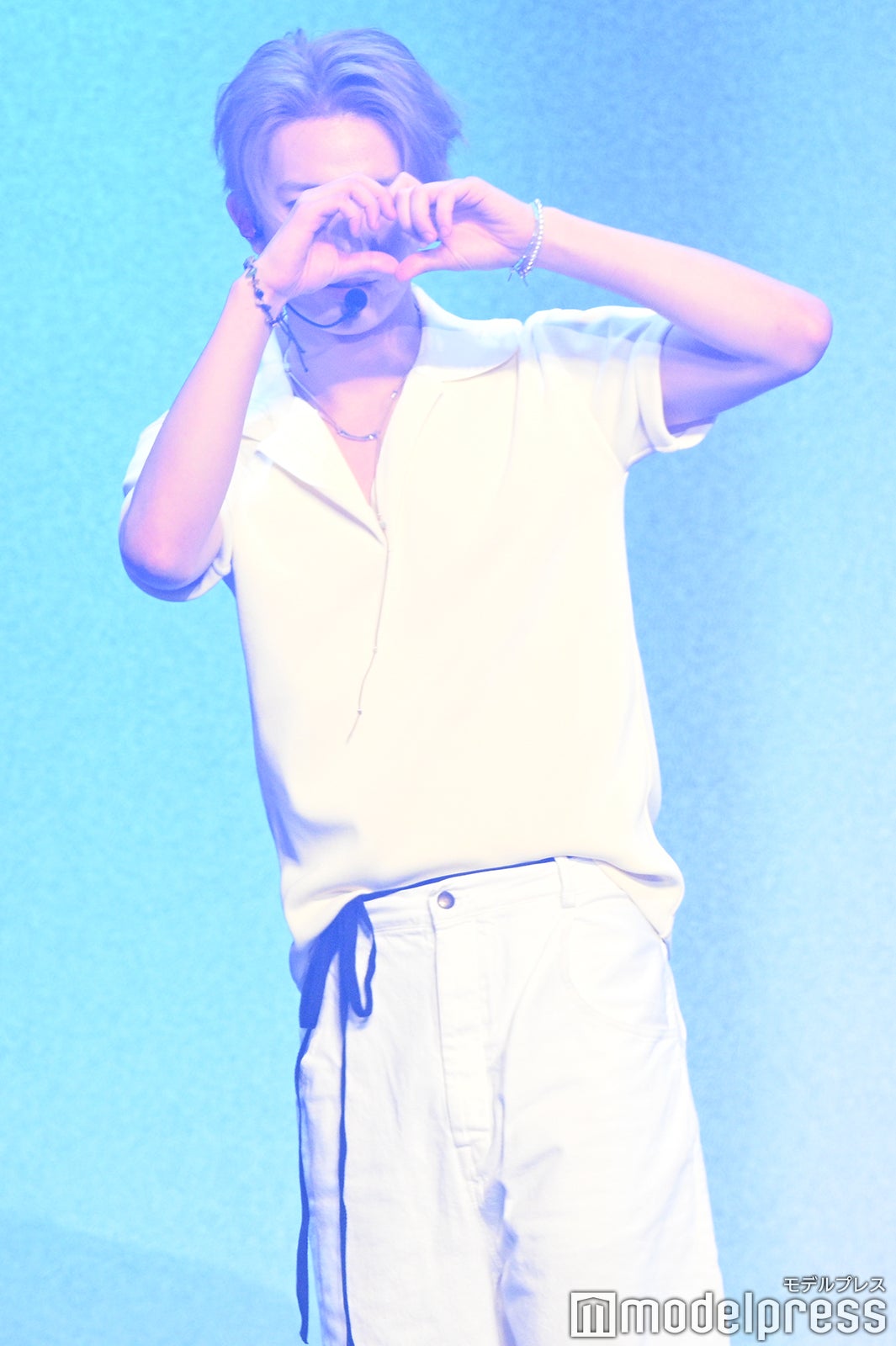 降壇前にハートを残していくHEESEUNG（ヒスン）（C）モデルプレス