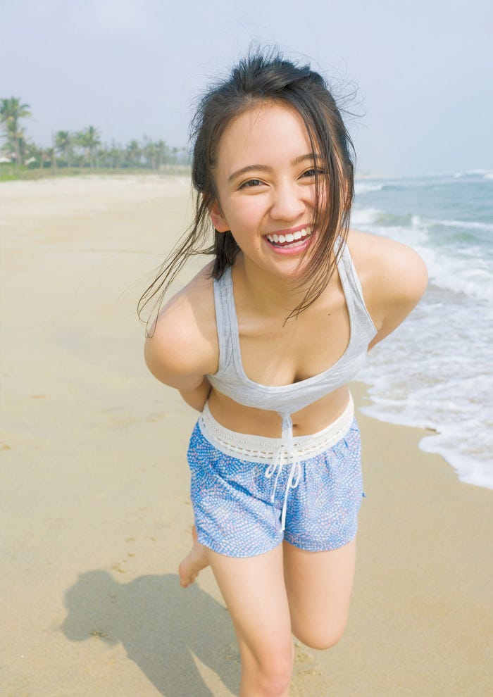 岡田結実1st写真集『きゅーじゅーはちぱーせんとのゆい』(東京ニュース通信社)より