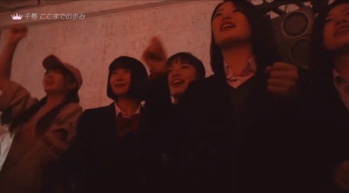 千尋のライブを鑑賞するファイナリスト/「女子高生ミスコンFINALIST~ハレトキドキJK~」より(提供画像)