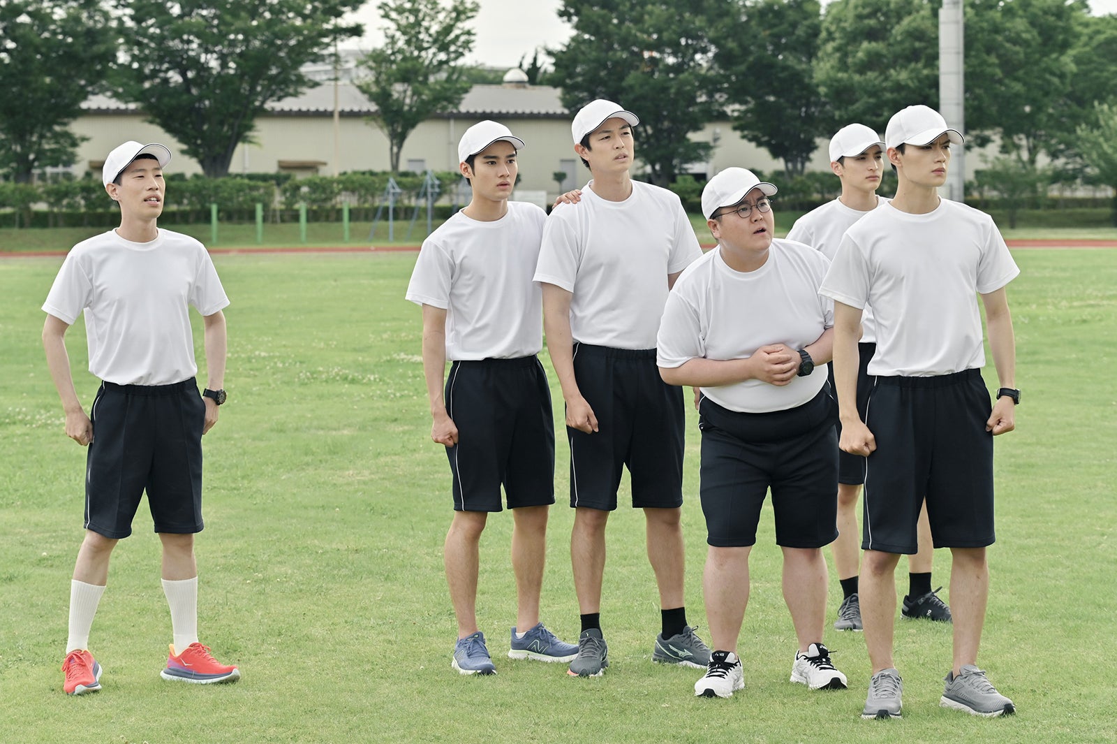 （左から）坂口涼太郎、藤岡真威人、時任勇気、池田永吉、一ノ瀬颯、佐野勇斗／「テッパチ！」第2話より（C）フジテレビ