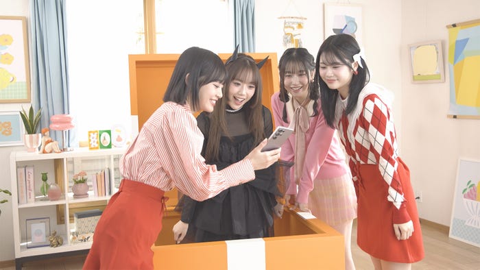 ME:I新CMメイキングカット(提供写真)