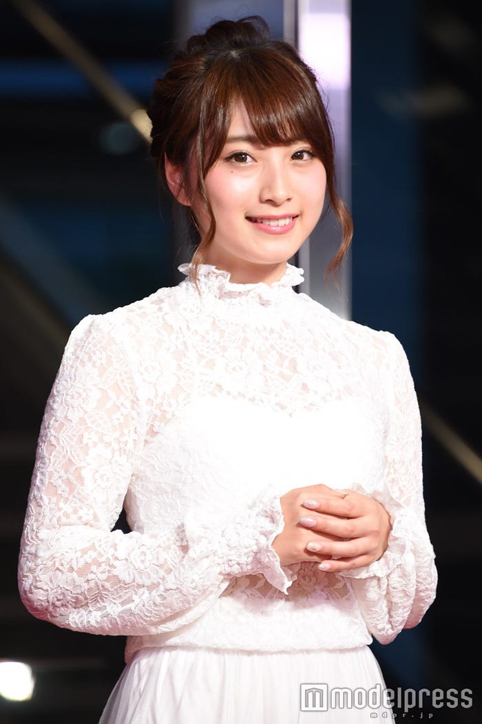 “日本一かわいい女子高生”りこぴん、純白透けドレスで初レッドカーペット「プリンセスみたい」と絶賛の声（C）モデルプレス