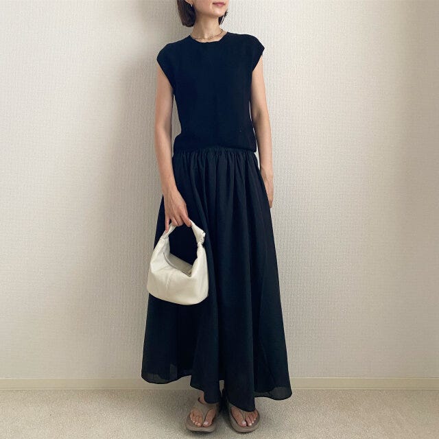 ボリュームフレアロングスカート　オールブラックコーデ