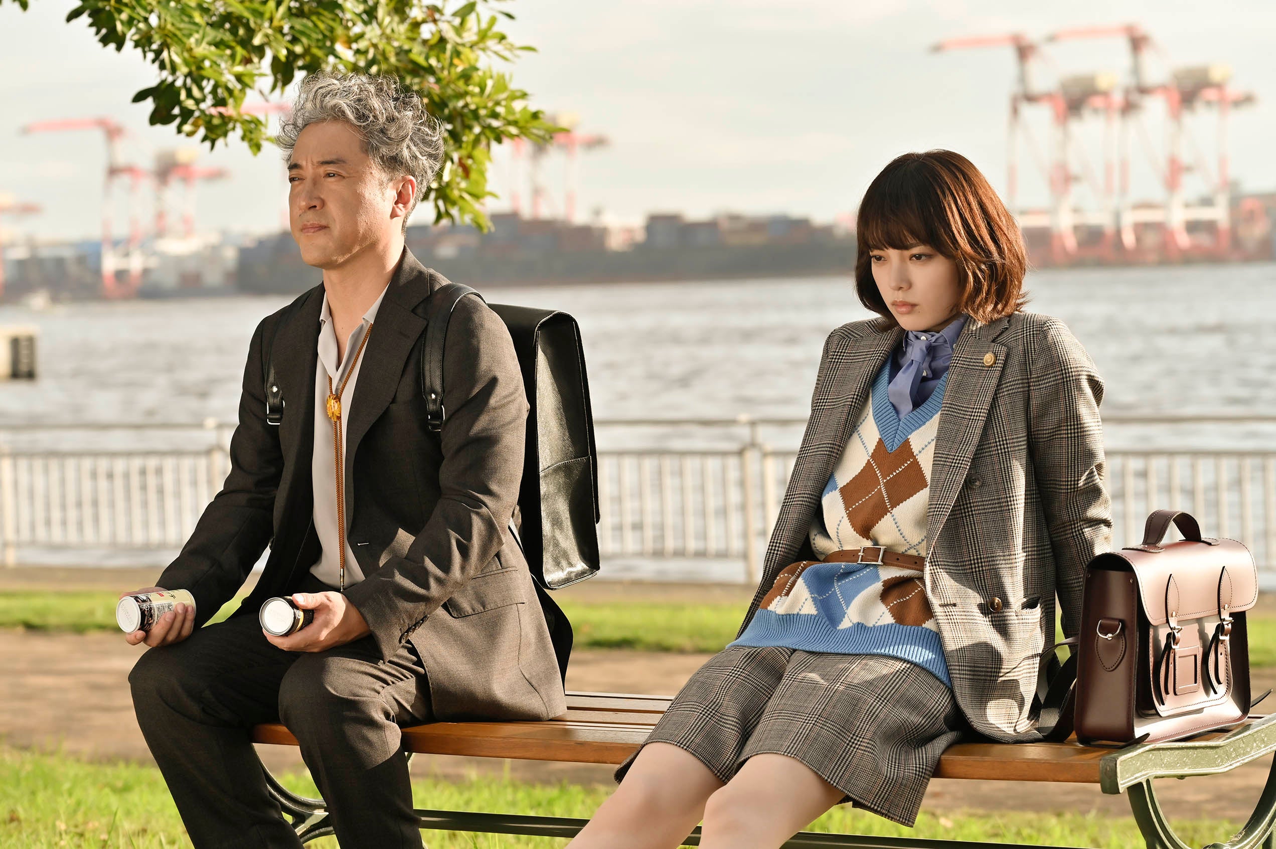 ムロツヨシ、平手友梨奈「うちの弁護士は手がかかる」（C）フジテレビ