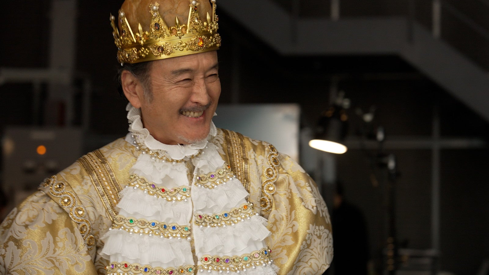 吉田鋼太郎、八木莉可子／新TVCM「絶品シュークリーム大集合」篇（提供写真）