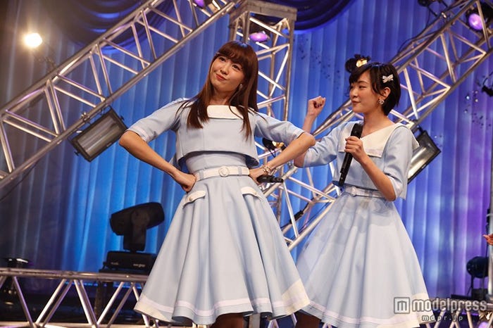 小嶋陽菜、生駒里奈(C)AKS