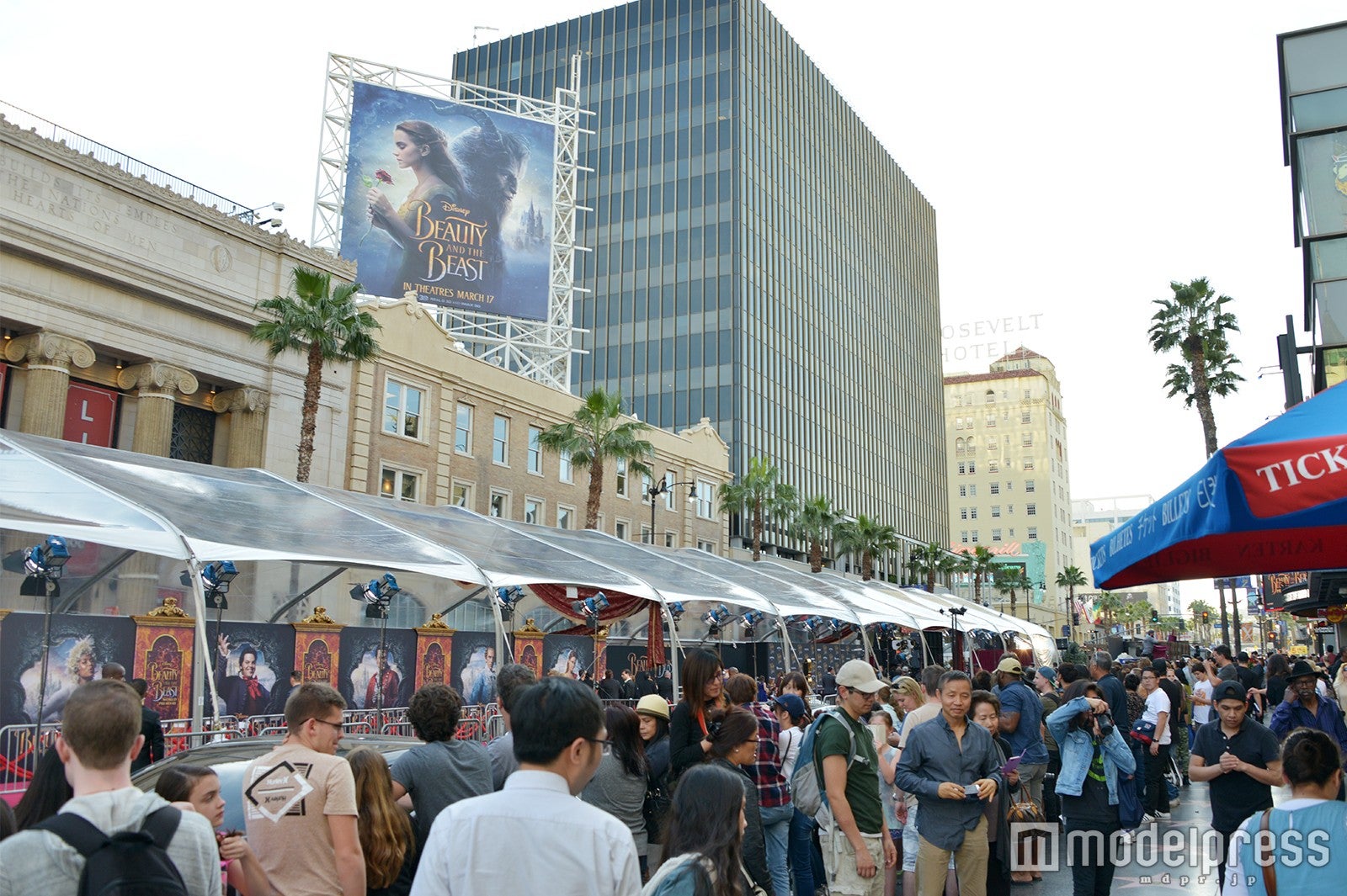 会場の周辺の様子（C）モデルプレス