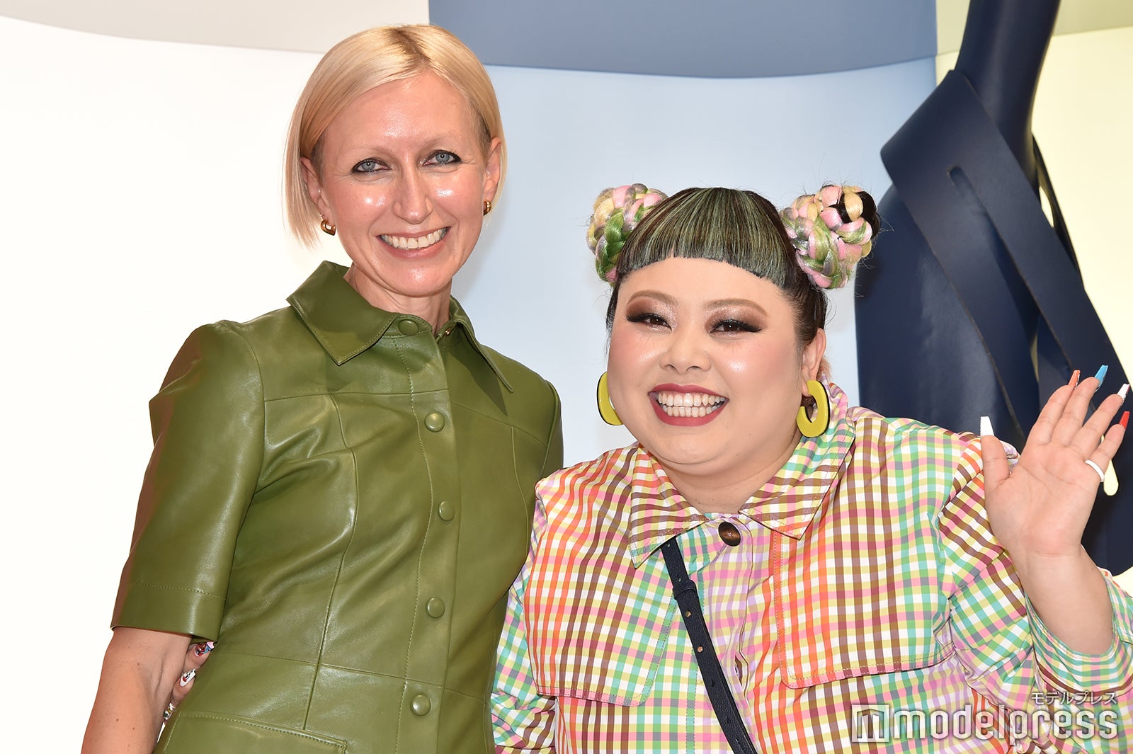 ニコラ・グラス氏、渡辺直美（C）モデルプレス