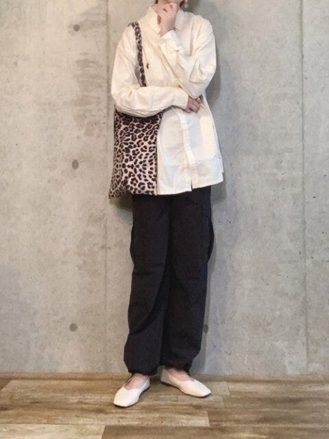 カーゴパンツ　コーデ　黒