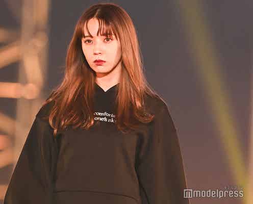 櫻坂46小林由依、メンバーに甘えるステージ裏の姿に「ギャップ萌え」「貴重すぎる」と反響