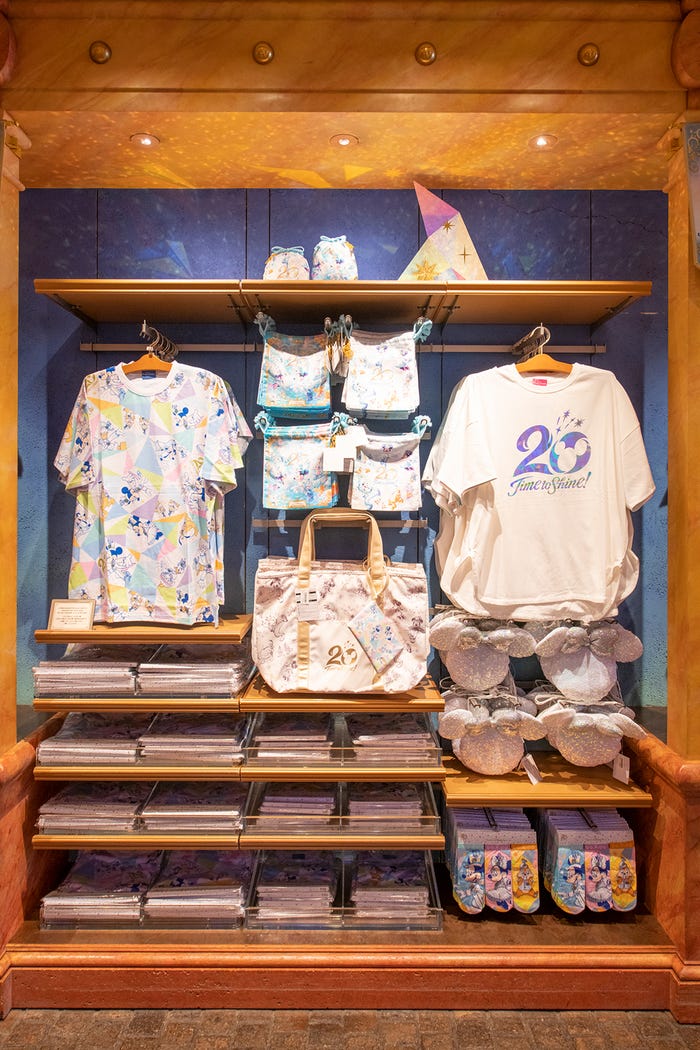 グッズ陳列の様子(C)Disney