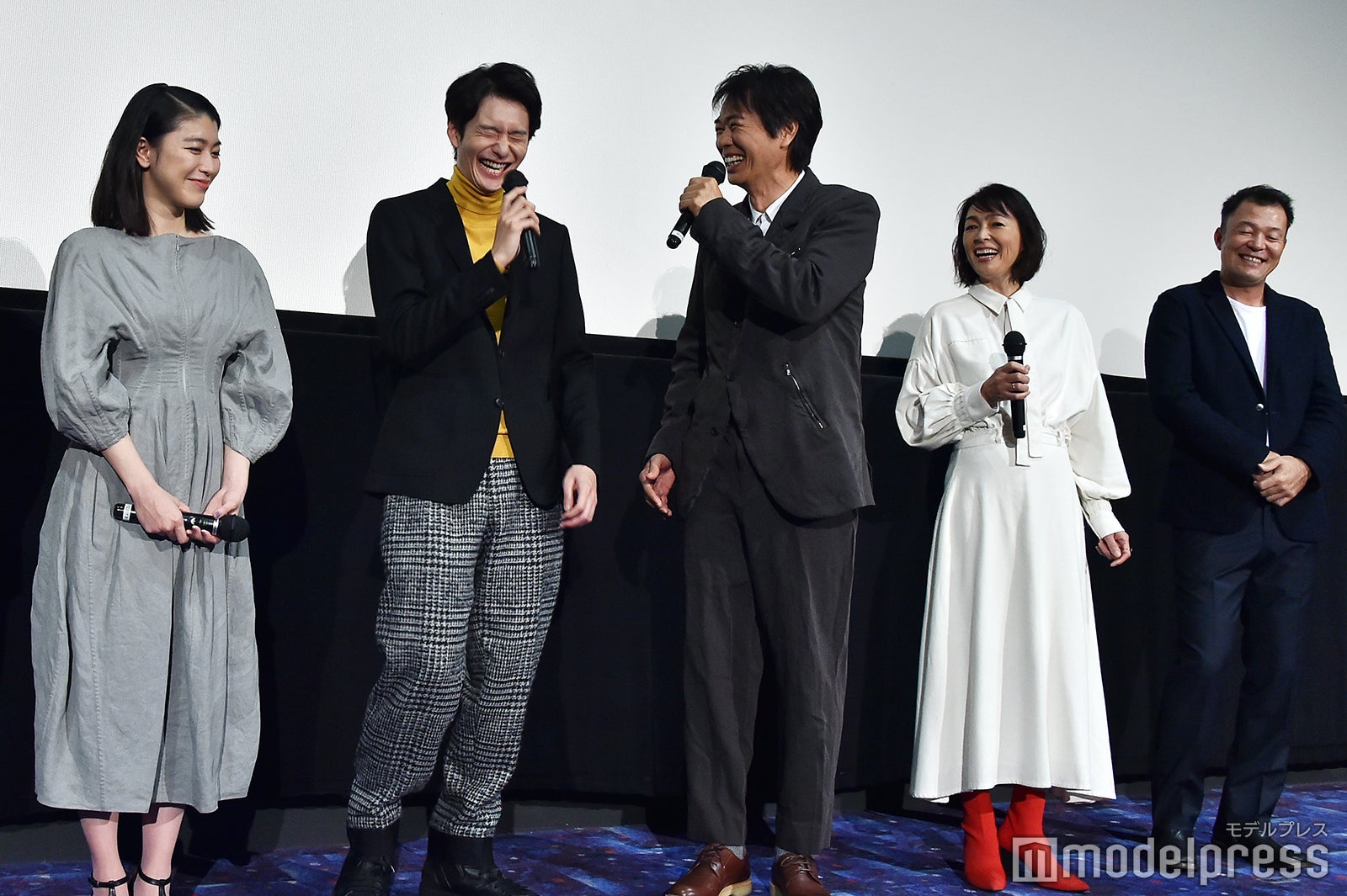 （左から）成海璃子、岡田将生、時任三郎、財前直見、山本剛義監督 （C）モデルプレス