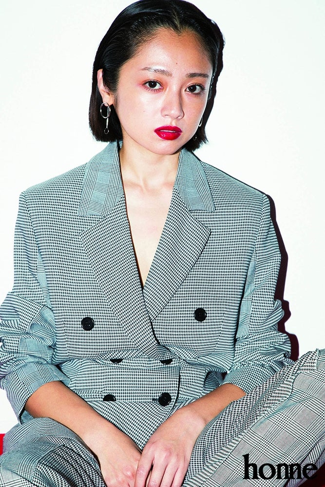 「安達祐実パーソナルマガジンhome（ホーム）」より（写真提供：カエルム）