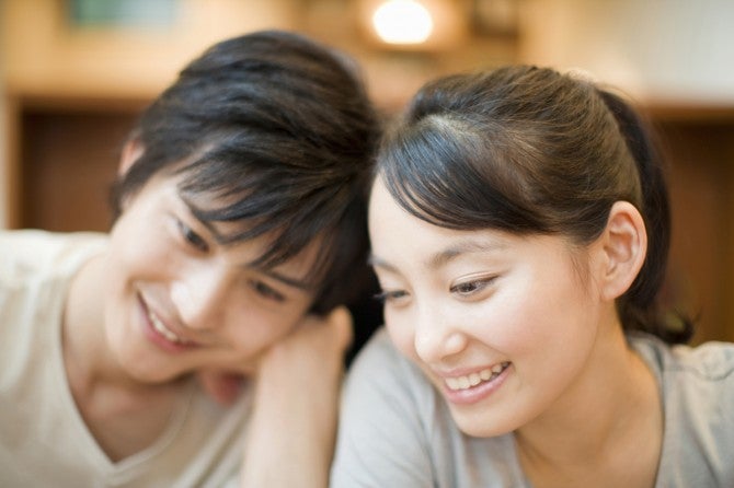 男性の本音! 付き合うときに重要な女性の要素、第2位「明るさ」、第1位は?